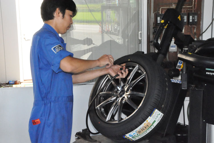 紫波町の車検・点検・整備工場 新和自動車整備工場/タイヤ交換